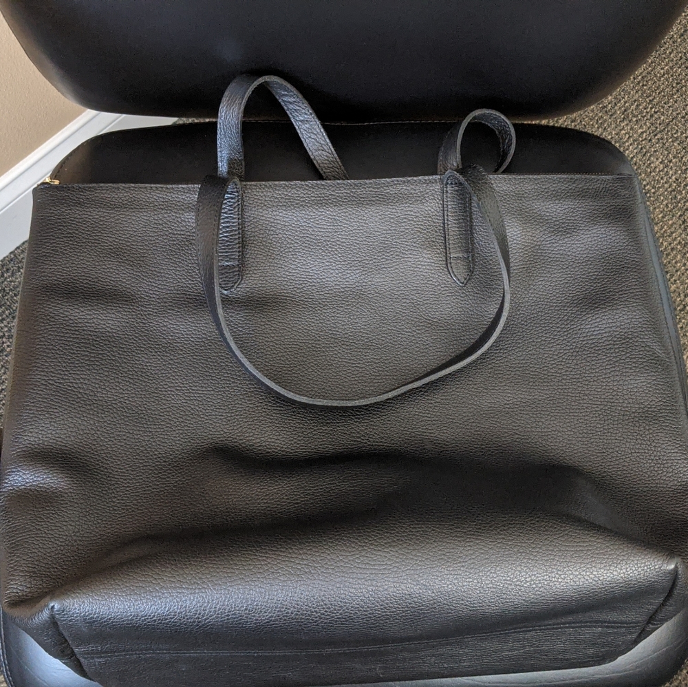 Cuyana Zippered Tote Black Leather
